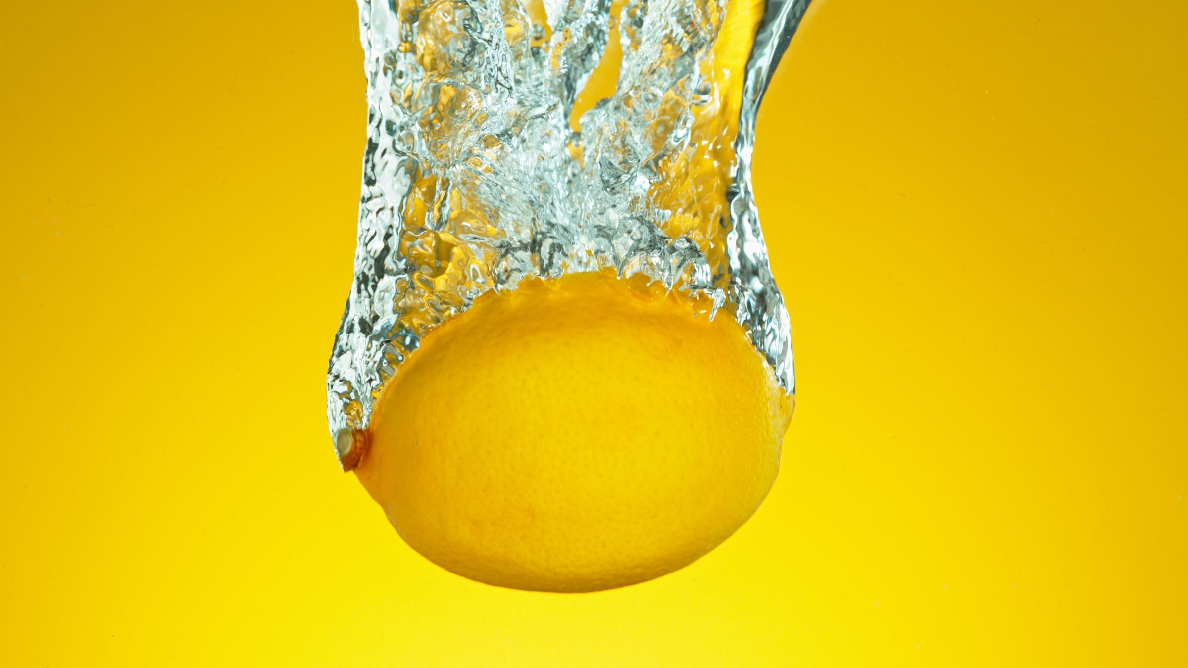 Infused with lemon peel extract for a refreshing citrus scent.